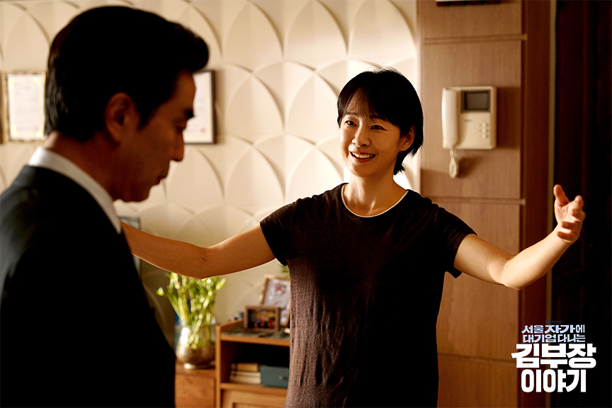 JTBC 드라마 '서울 자가에 대기업 다니는 김 부장 이야기'의 원작 소설을 집필한 송희구 작가가 드라마 중 마음에 들었던 장면을 꼽았다. /사진=JTBC 