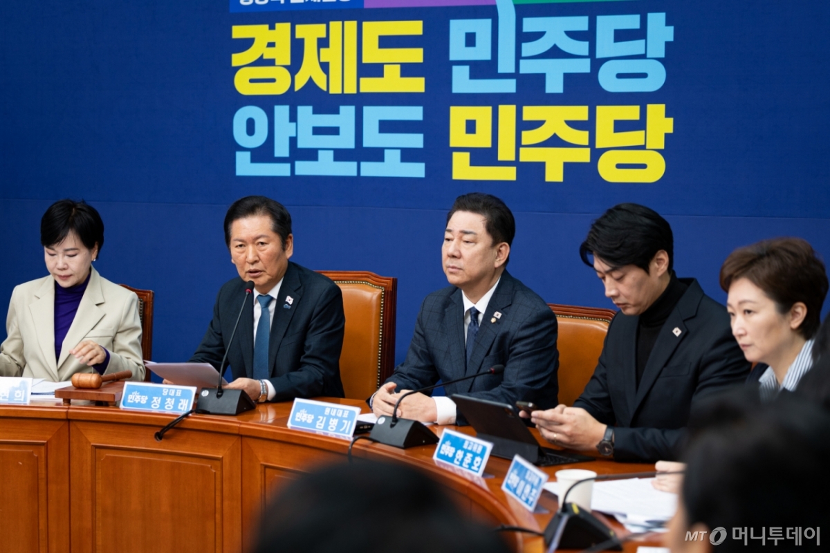 (서울=뉴스1) 유승관 기자 = 정청래 더불어민주당 대표가 17일 서울 여의도 국회에서 열린 최고위원회의에서 모두 발언을 하고 있다. 2025.11.17/뉴스1 Copyright © 뉴스1. All rights reserved. 무단 전재 및 재배포, AI학습 이용 금지. /사진=(서울=뉴스1) 유승관 기자