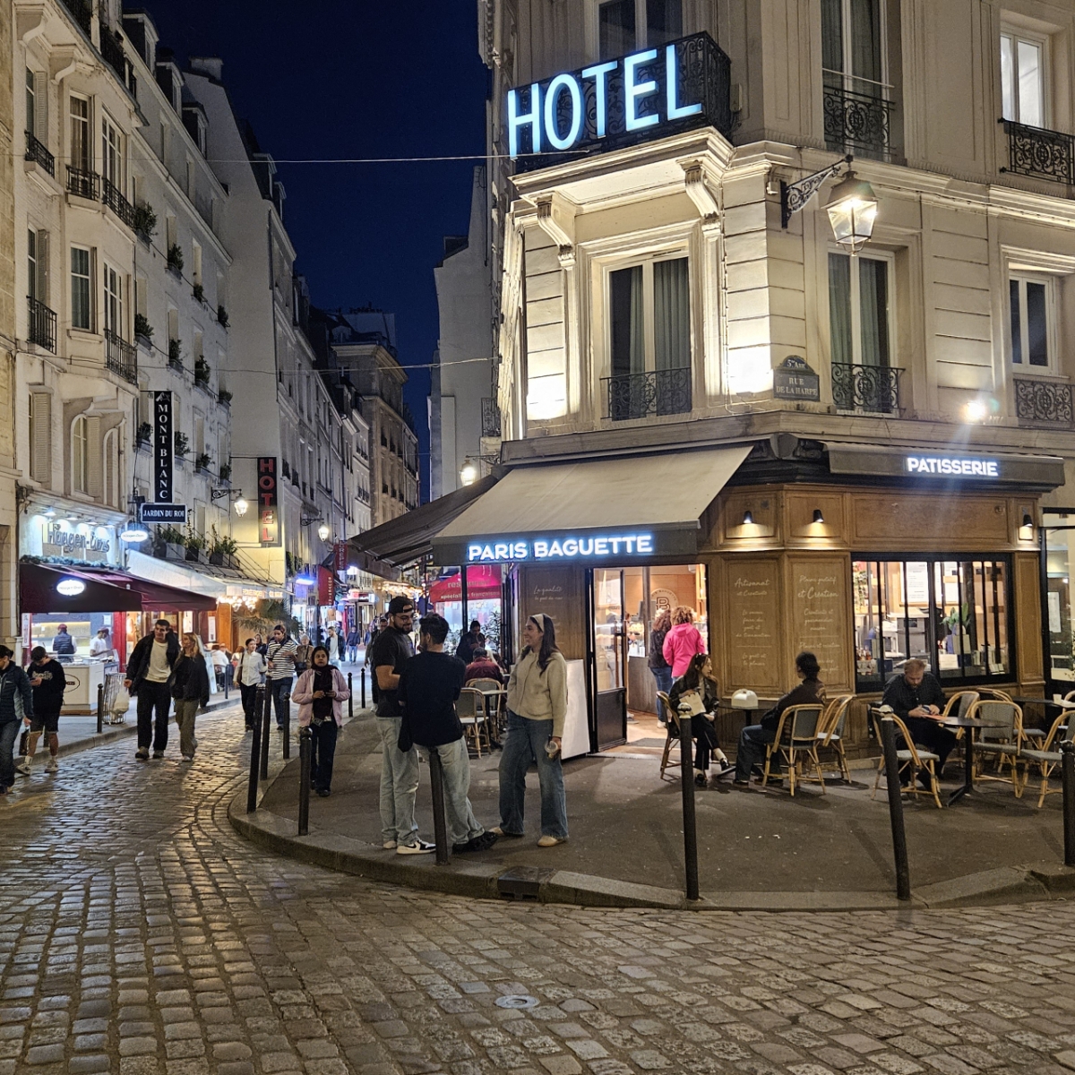 프랑스 파리 소재 파리바게뜨 생미셀점 외관/사진=조한송 기자