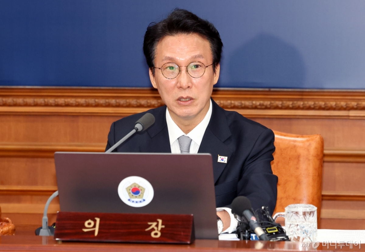[서울=뉴시스] 추상철 기자 = 김민석 국무총리가 18일 오전 서울 종로구 정부서울청사에서 열린 국무회의에서 발언하고 있다. 2025.11.18. scchoo@newsis.com /사진=추상철