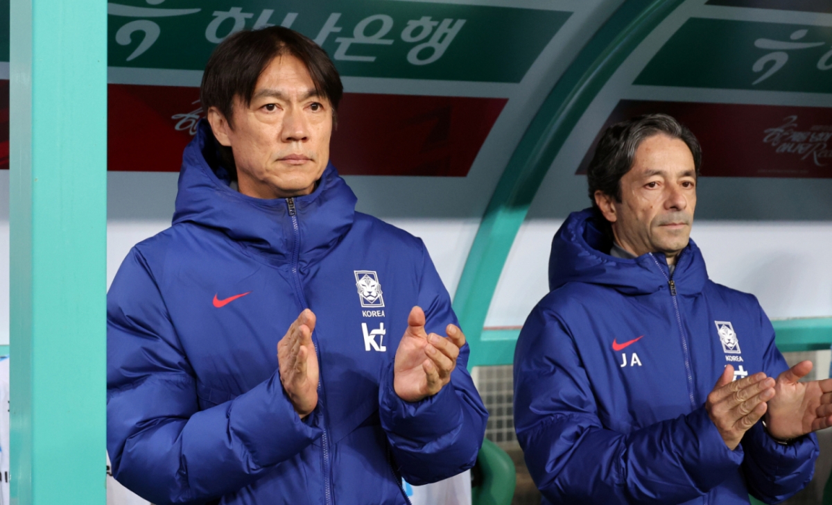 홍명보(왼쪽) 축구대표팀 감독. /사진=강영조 선임기자