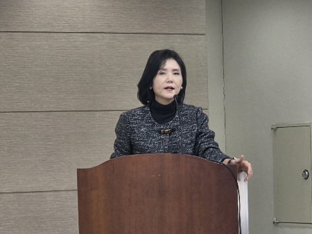 18일 서울 동작구 부광약품 중앙연구소에서 열린 기업설명회에서 안미정 부광약품 회장이 'BK 신약 개발 전략 및 비전'을 주제로 발표하고 있다./사진=박정렬 기자