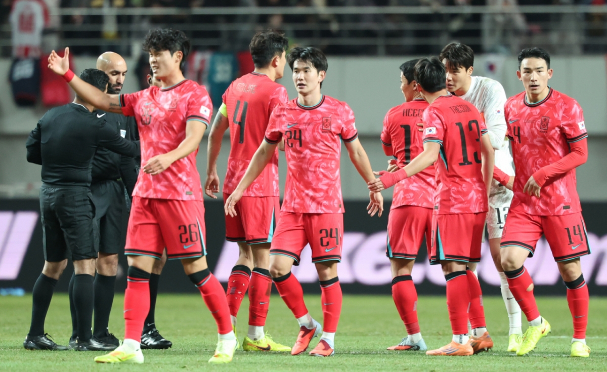 18일 오후 서울 마포구 서울월드컵경기장에서 열린 축구 국가대표팀 평가전 대한민국과 가나의 경기, 1-0으로 승리한 대한민국 선수들이 자축하고 있다. /사진=뉴시스