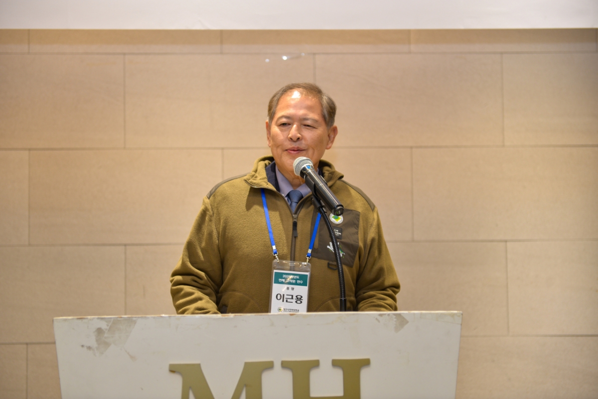 이근용 대구사이버대 총장이 '2025학년도 전체 교직원 워크숍 및 DCU 서포터즈 발대식'에서 인사말하고 있다./사진제공=대구사이버대