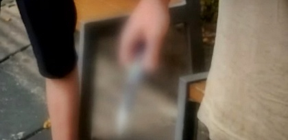 지난 9월 서울 종로구 한 아파트 단지 놀이터에서 중학교 남학생이 흉기 모형 장난감으로 초등학생들을 위협하는 일이 발생했다./사진=JTBC '사건반장'