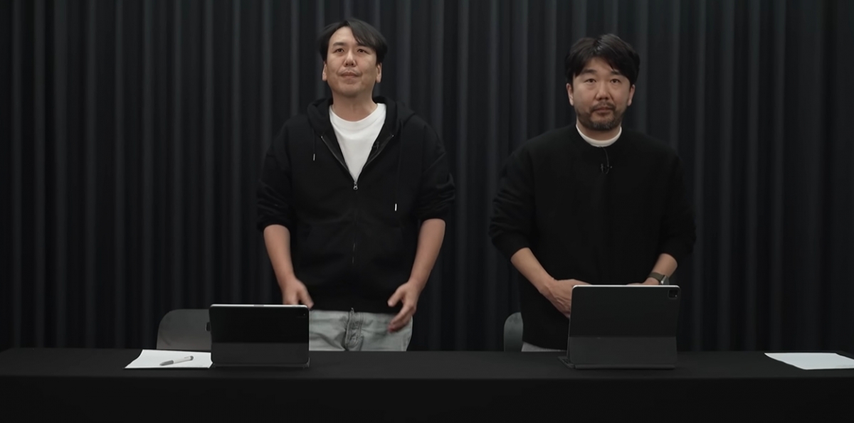 소인섭 엔씨소프트 아이온2 사업실장(왼쪽), 김남준 엔씨소프트 아이온2 개발 PD가 아이온2 오류와 관련해 긴급 라이브를 열어 사과하고 있다. 2025.11.20./사진=유튜브 캡처