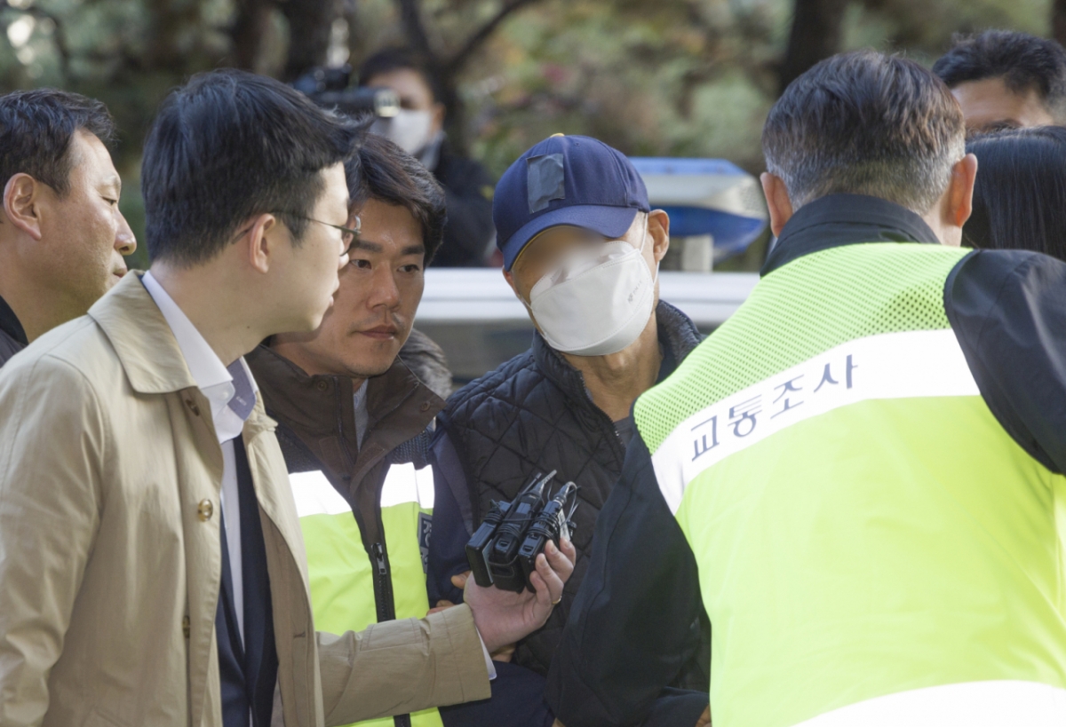 경기 부천 제일시장에서 트럭 돌진사고를 낸 60대 운전자 A씨가 지난 15일 오후 경기 부천시 인천지방법원 부천지원에서 열린 구속 전 피의자 심문(영장실질심사)에 출석하고 있다/사진=뉴시스 /사진=김근수