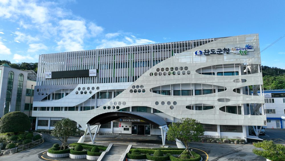 완도군청사 전경/사진제공=완도군