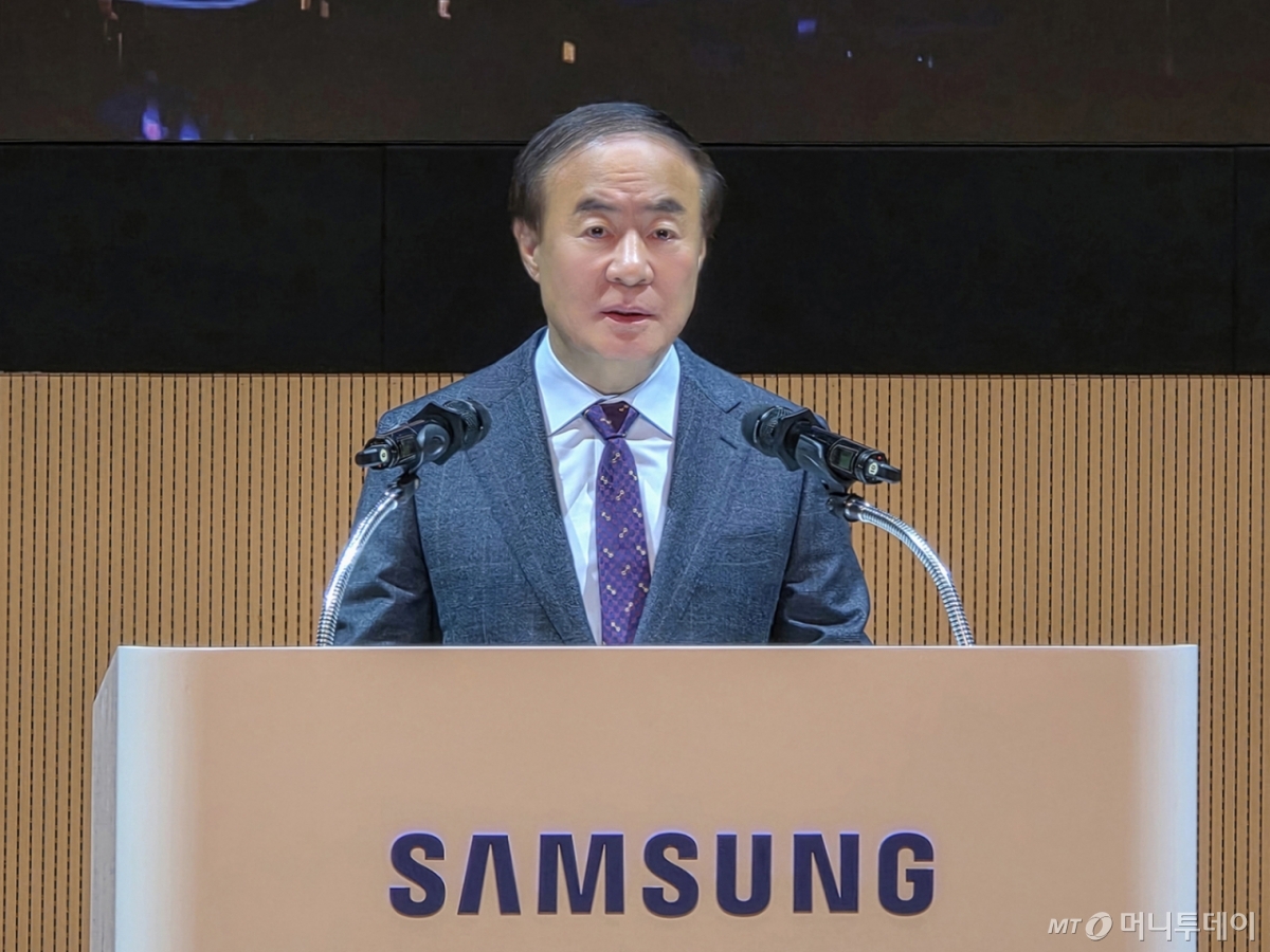 (서울=뉴스1) = 31일 경기 수원시 삼성전자 수원 디지털시티에서 열린 삼성전자 창립 56주년 기념식에서 전영현 대표이사 부회장이 기념사를 하고 있다. (삼성전자 제공. 재판매 및 DB 금지) 2025.10.31./뉴스1 2025.10.31/뉴스1 Copyright © 뉴스1. All rights reserved. 무단 전재 및 재배포, AI학습 이용 금지. /사진=(서울=뉴스1)