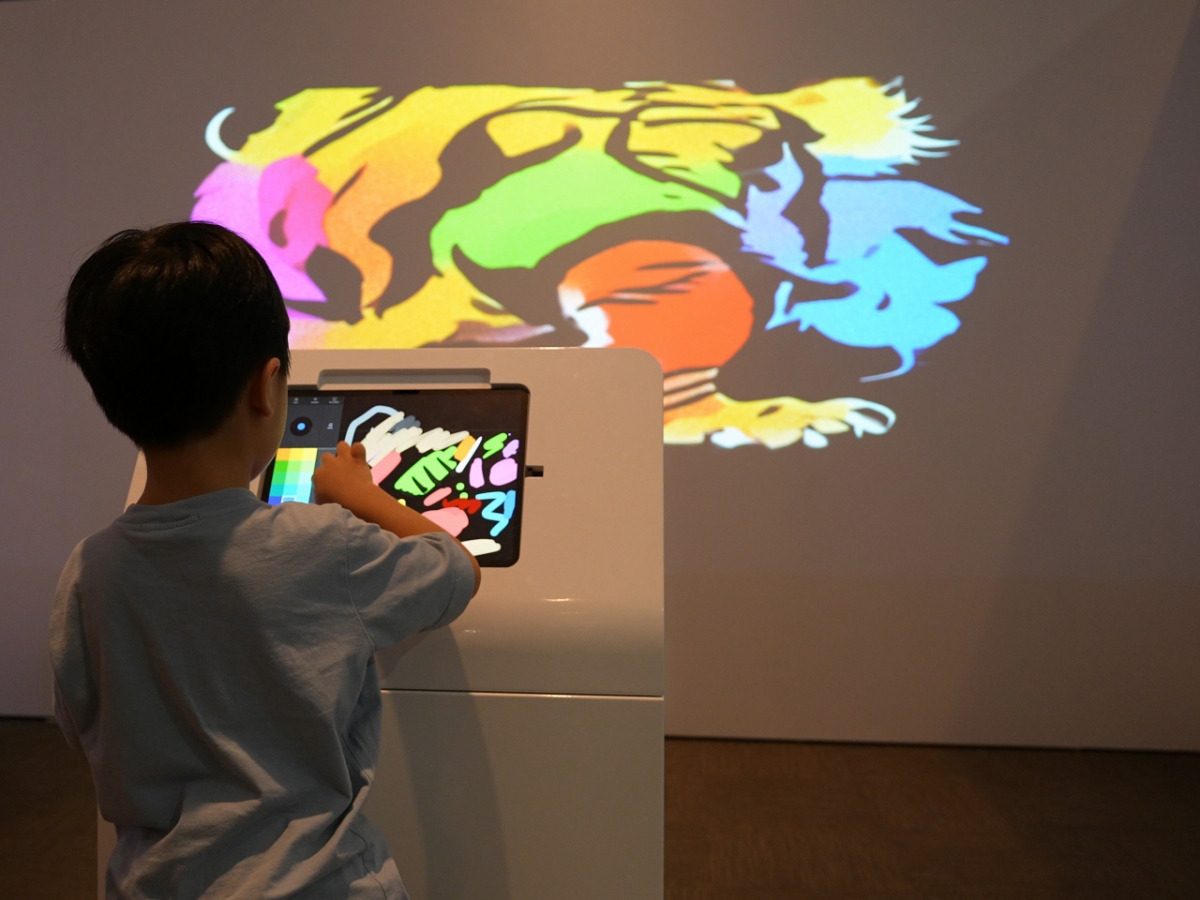 ai 드로잉을 체험하고 있는 어린이. 사진제공=모션플랜