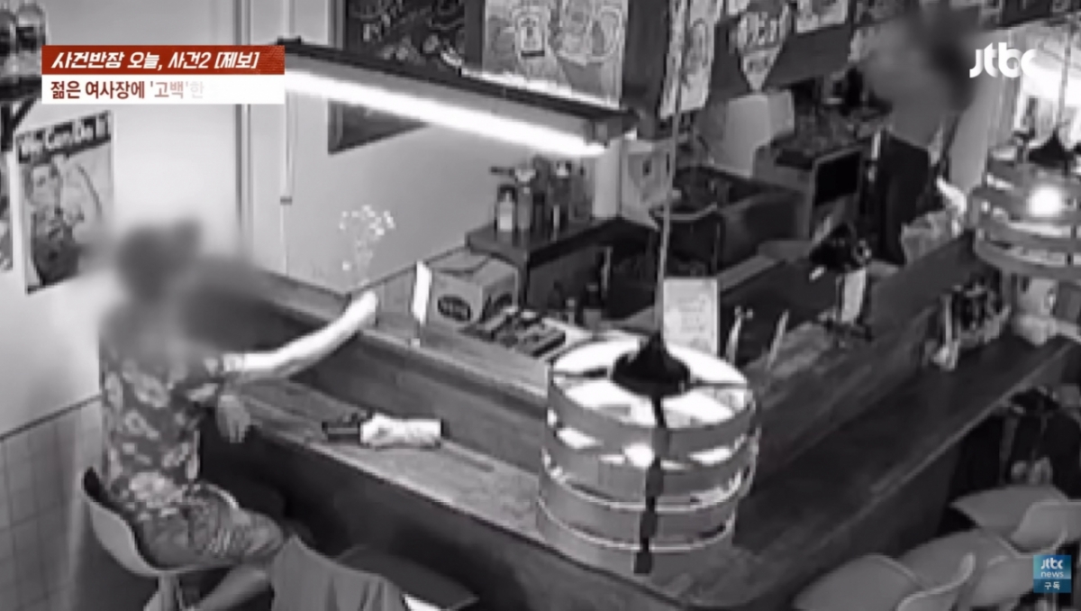 충북 청주 한 술집에서 30대 여사장을 지속적으로 괴롭힌 50대 남성. /사진=JTBC '사건반장' 방송화면 캡처 