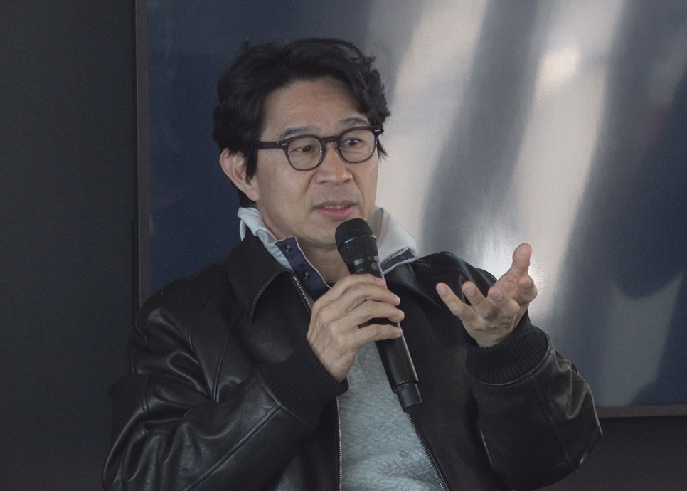 송민규 부사장 제네시스사업본부장(부사장)이 질문에 답하는 모습/사진= 제네시스 제공