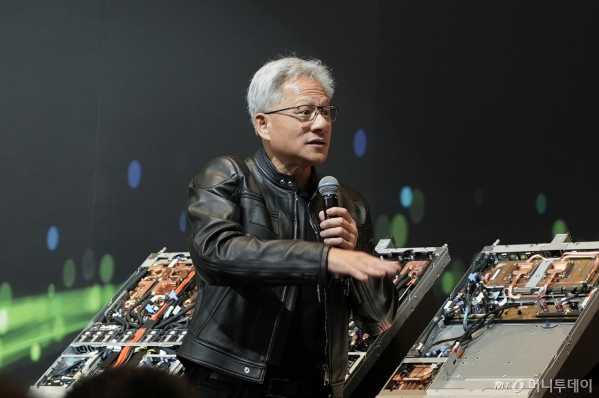 젠슨 황 엔비디아 CEO(최고경영자)가 21일 대만 타이베이에서 열린 '컴퓨텍스 2025' 미디어 Q&A에 참석했다. /사진=김남이 기자