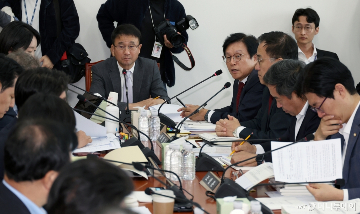 [서울=뉴시스] 김금보 기자 = 박형수 국회 예산결산특별위원회 국민의힘 간사가 17일 오전 서울 여의도 국회에서 열린 제1차 예산안등조정소위원회에서 발언을 하고 있다. 2025.11.17. kgb@newsis.com /사진=김금보