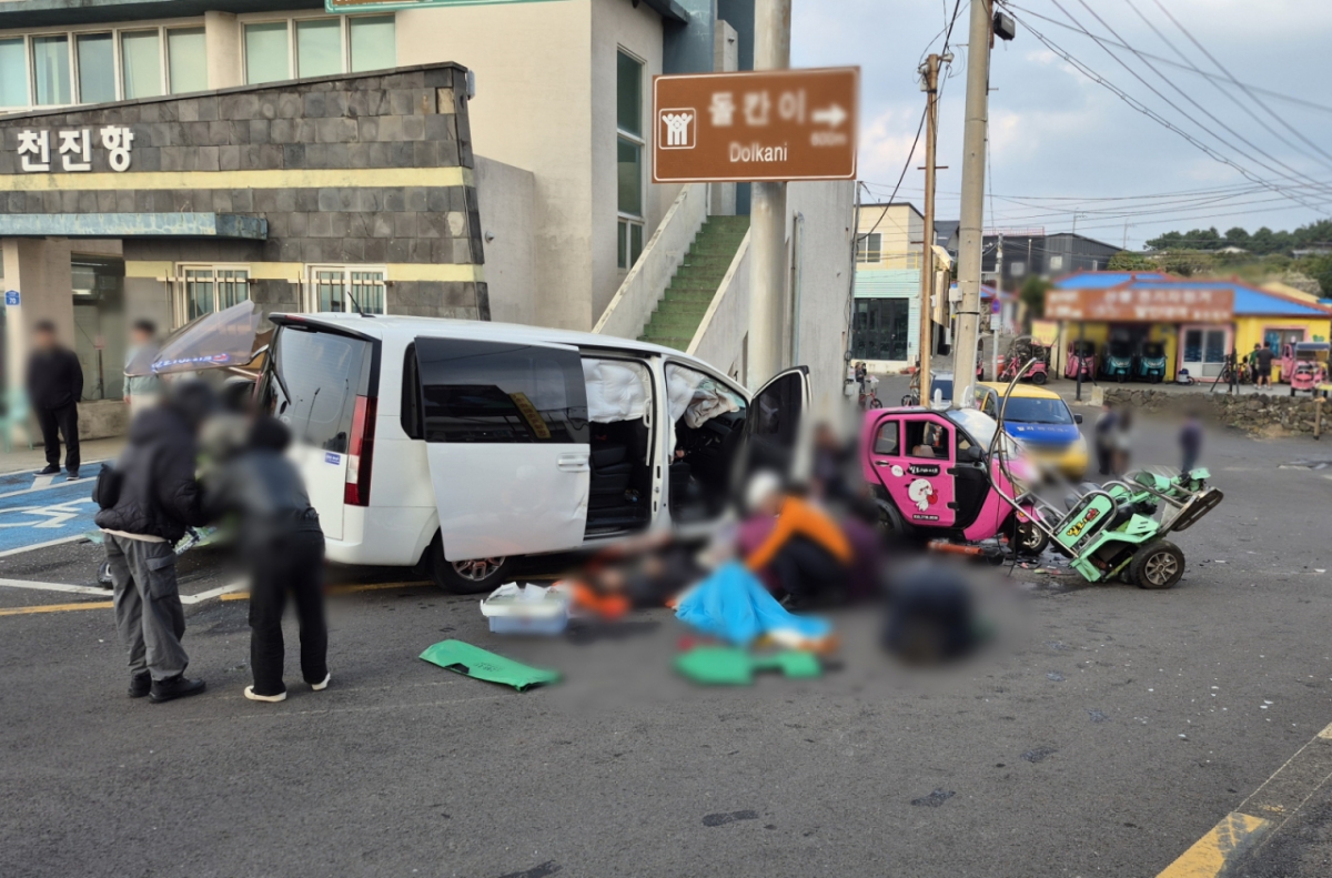 제주의 우도에서 차량이 돌진해 3명이 심정지 상태로 발견됐다./사진=뉴시스