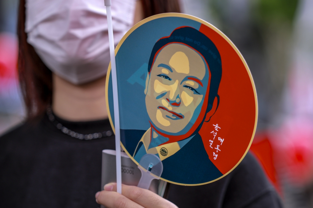 지난달 3일 서울 종로구 동대문역 인근에서 열린 자유대학 정부 규탄 집회에서 참가자들이 피켓을 들고 광화문 방향으로 행진하는 모습(본문의 피의자와 직접 관련 없음)./사진=뉴시스