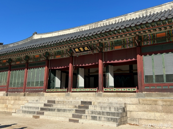 지난 18일 서울 덕수궁 함녕전 모습. 경사로가 없어 함녕전 내부 관람이 제한됐다. /사진=김지현 기자.