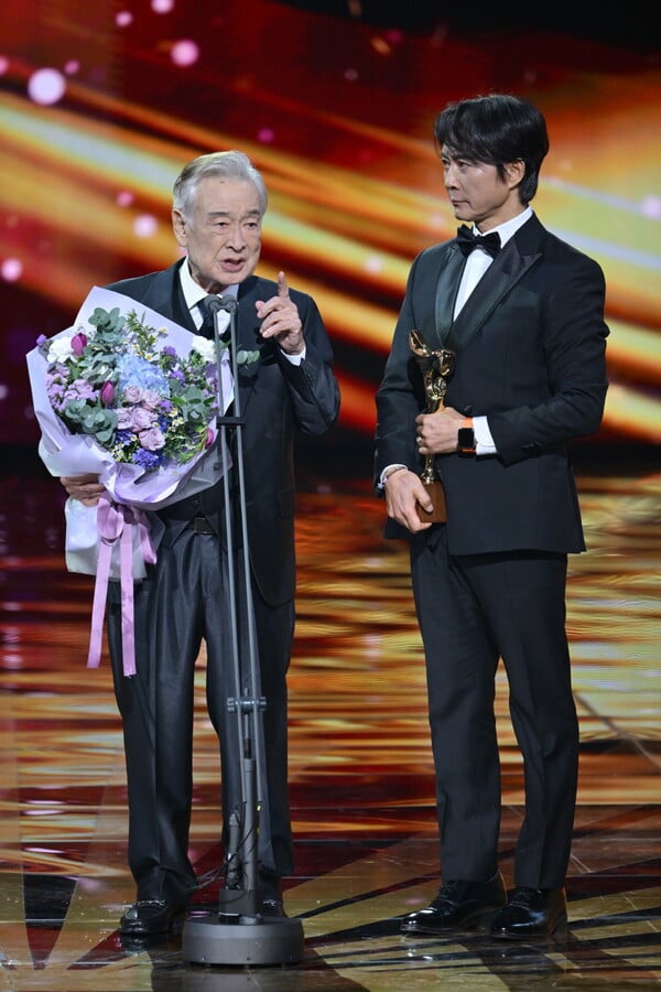 고(故) 이순재와 최수종./사진=KBS