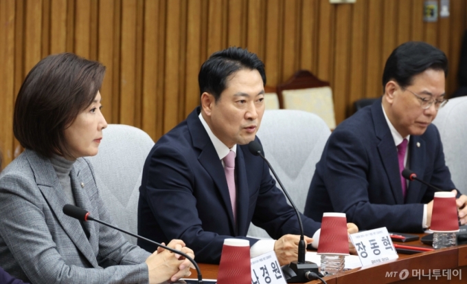 [서울=뉴시스] 조성봉 기자= 장동혁 국민의힘 대표가 24일 오후 서울 여의도 국회에서 열린 '대장동 범죄수익환수 특별법 제정'을 위한 긴급 토론회에서 발언을 하고 있다.2025.11.24. suncho21@newsis.com /사진=조성봉