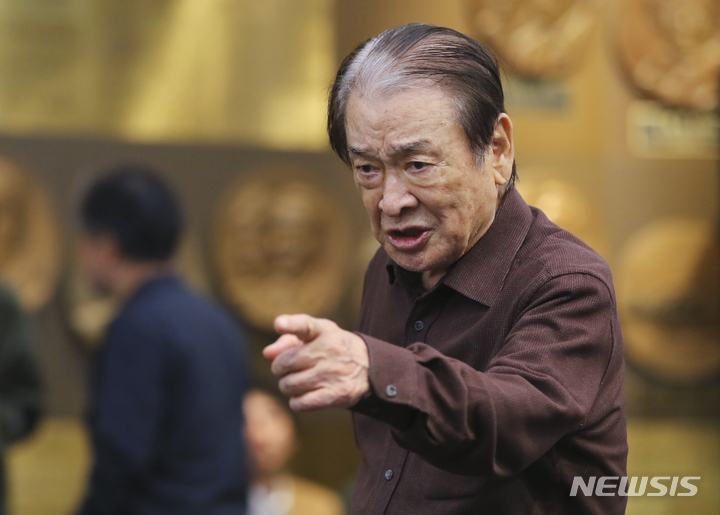 지난 2023년 연극 '리어왕' 역을 맡은 배우 이순재의 연기 모습. /사진=뉴시스