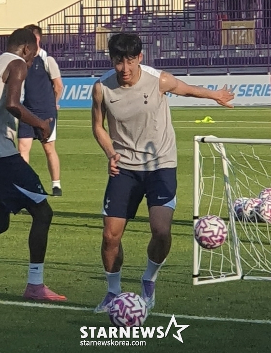 손흥민이 지난 8월 2일 오후 안양시 동안구 안양종합운동장에서 열린 토트넘 오픈 트레이닝에서 훈련을 소화하고 있다. /사진=박재호 기자