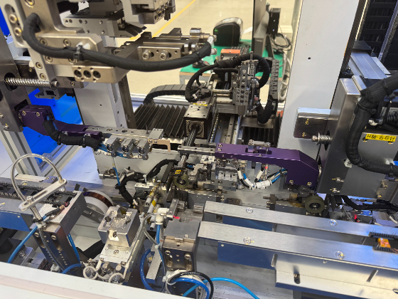 에이텀 비나가 생산 중인 글로벌 완성차 부품회사에 공급할 트랜스 