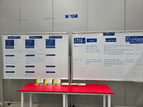 에이텀 비나는 생산 공정에서 발생한 다양한 문제를 직원들 함께 고민하고, 이에 대한 방안을 1개월 단위로 적어 제작 고도화에 주력하고 있다 