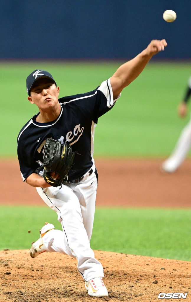 2023년 WBC 대표팀 평가전서 던지는 이의리.