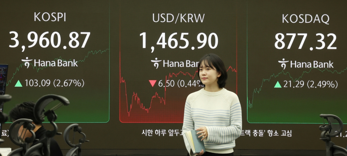 한은 금리 메시지에 촉각…외국인 투심은 개선