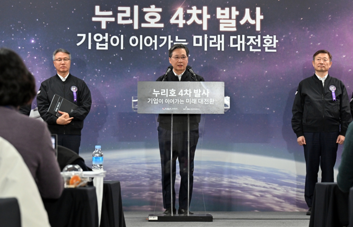 윤영빈 우주항공청장이 27일 발사 직후 나로우주센터에서 사후 브리핑을 진행하고 있다. /사진=한국항공우주연구원
