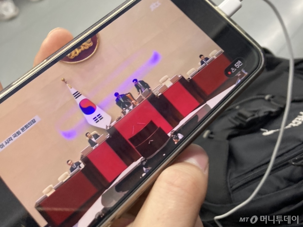 A씨는 계엄 당일 현장에 갔다가 귀가하면서 계엄이 해제되는 상황을 실시간으로 지켜봤다. /사진제공=A씨.