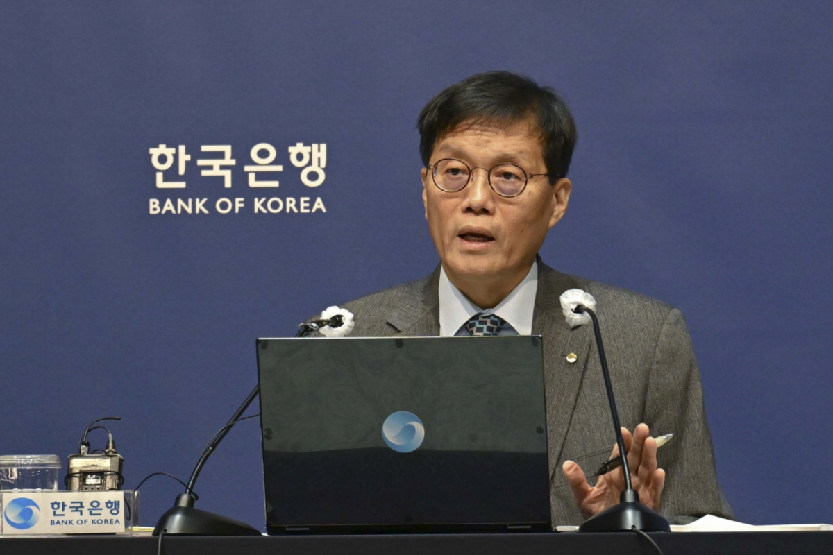 (서울=뉴스1) 이호윤 기자 = 이창용 한국은행 총재가 27일 서울 중구 한국은행에서 열린 기자간담회에서 금리 동결 배경 등을 설명하고 있다. (공동취재) 2025.11.27/뉴스1  Copyright © 뉴스1. All rights reserved. 무단 전재 및 재배포,  AI학습 이용 금지. /사진=(서울=뉴스1) 이호윤 기자