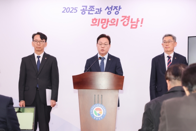 ▲박완수 경남도지사가 2026년 예산안 주요사업 편성 내역에 대해 브리핑하고 있다./사진제공=경남도