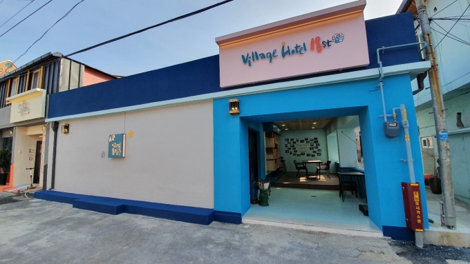 ▲강원 정선군 고한 18리의 고한18번가 마을호텔 객실 입구/사진제공=정선군