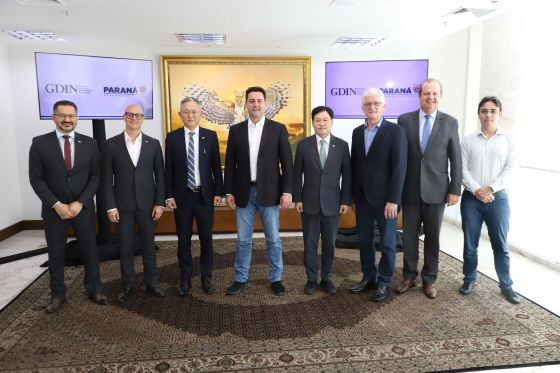 <사진1> 브라질 파라나 주 청사 내 코리안 밸리 설립·운영에 관한 주지사 및 주 장관 협력회의 (왼쪽부터) GDIN 브라질 홍보대사 알렉산드루 몬타냐, 인베스트 파라나 국제 및 기관 관계 담당 이사 지안카를로 로코, GDIN 김종갑 대표, 파라나 주지사 카를로스 마사 라티뉴 주니오르, GDIN 장석진 사업본부장, 파라나 주 재무부 장관 노르베르토 오르티가라, 파라나 주 과학기술고등교육부 장관 알도 보나, 파라나 주 교육부 장관 조앙 지오나/사진=GDIN