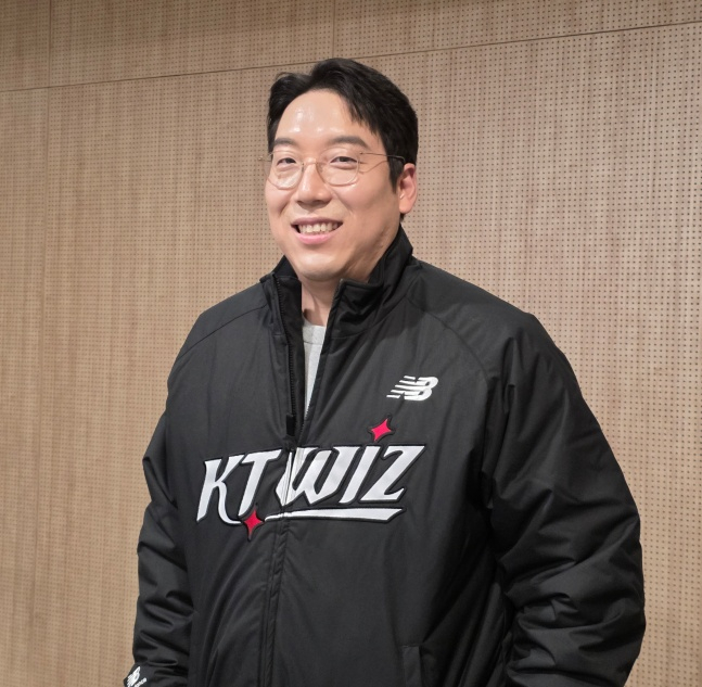 KT 김현수가 29일 수원컨벤션센터에서 열린 '2025 kt wiz 팬 페스티벌'을 앞두고 취재진과 인터뷰를 가졌다. /사진=김동윤 기자