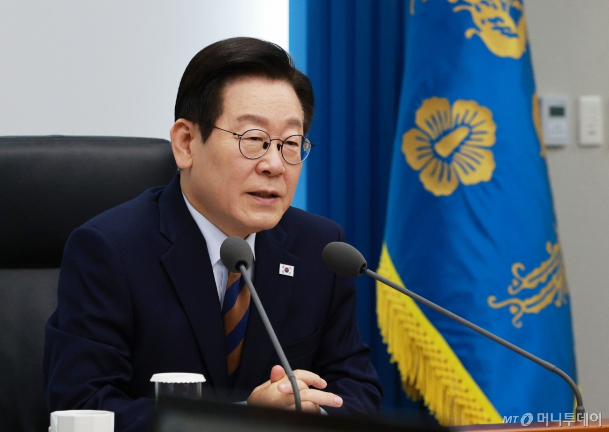 [서울=뉴시스] 고범준 기자 = 이재명 대통령이 27일 서울 용산 대통령실 청사에서 열린 수석보좌관회의에서 발언하고 있다. 2025.11.27. bjko@newsis.com /사진=고범준