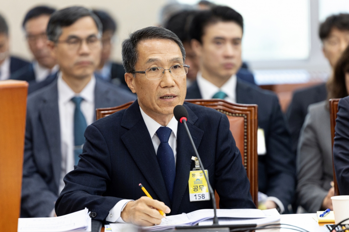 유재성 경찰청장 직무대행이 12일 서울 여의도 국회에서 열린 제429회국회(정기회) 행정안전위원회 제14차 전체회의에 출석해 의원 질의에 답변하고 있다./사진=뉴스1