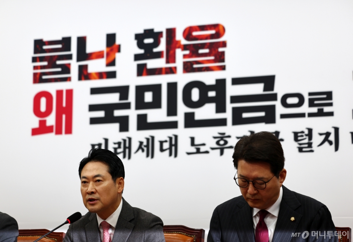 [서울=뉴시스] 김명년 기자 = 장동혁 국민의힘 대표가 1일 오전 서울 여의도 국회에서 열린 최고위원회의에서 발언하고 있다. 2025.12.01. kmn@newsis.com /사진=김명년