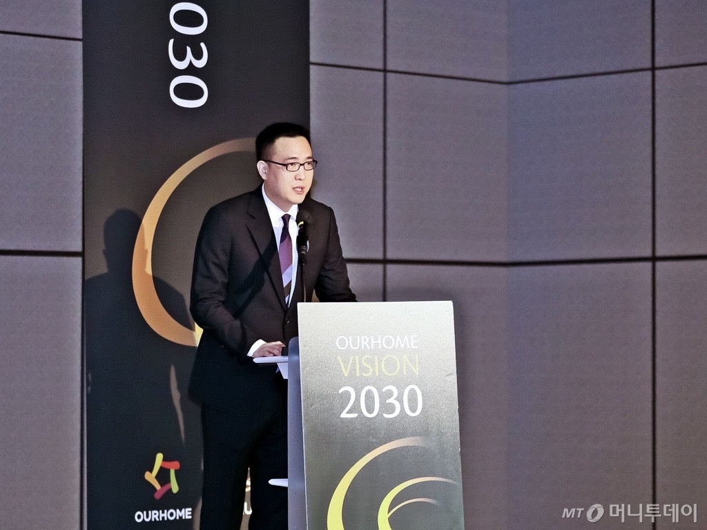 김동선 아워홈 미래비전총괄 부사장이 지난 20일 서울 마곡동 아워홈 본사에서 한화그룹의 아워홈 인수의 의미와 청사진에 대해 설명하고 있다. /사진 제공= 아워홈 /사진=이혜미