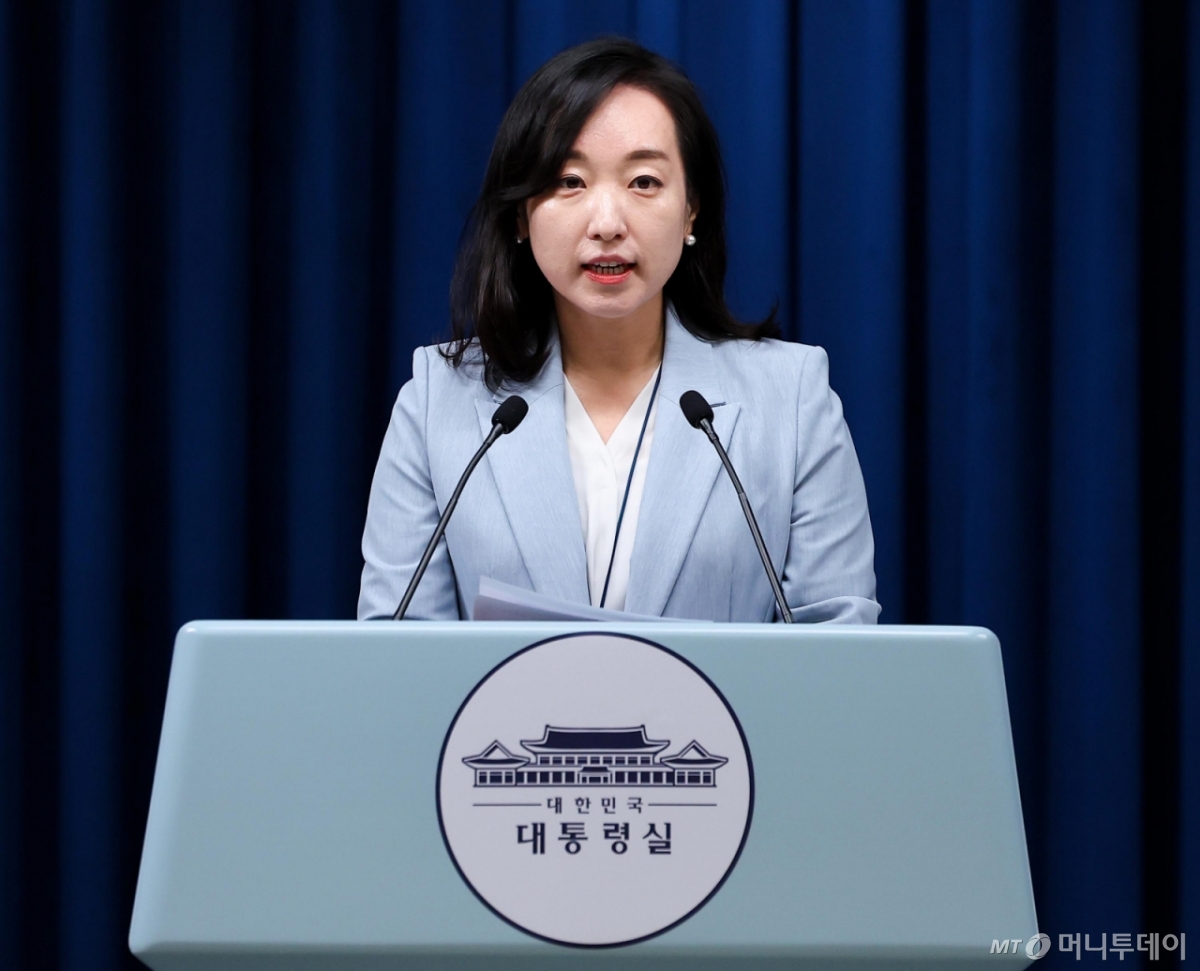 [서울=뉴시스] 고범준 기자 = 전은수 대통령실 부대변인이 15일 서울 용산 대통령실에서 이날 열린 비서실장 주재 수석보좌관회의 관련 브리핑을 하고 있다. (대통령실통신사진기자단) 2025.09.15. bjko@newsis.com /사진=류현주