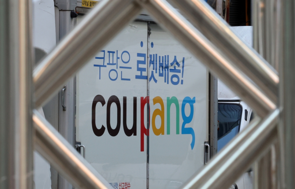  1일 오전 서울의 한 차고지에 쿠팡 배송 차량이 주차되어 있다./사진=뉴시스.