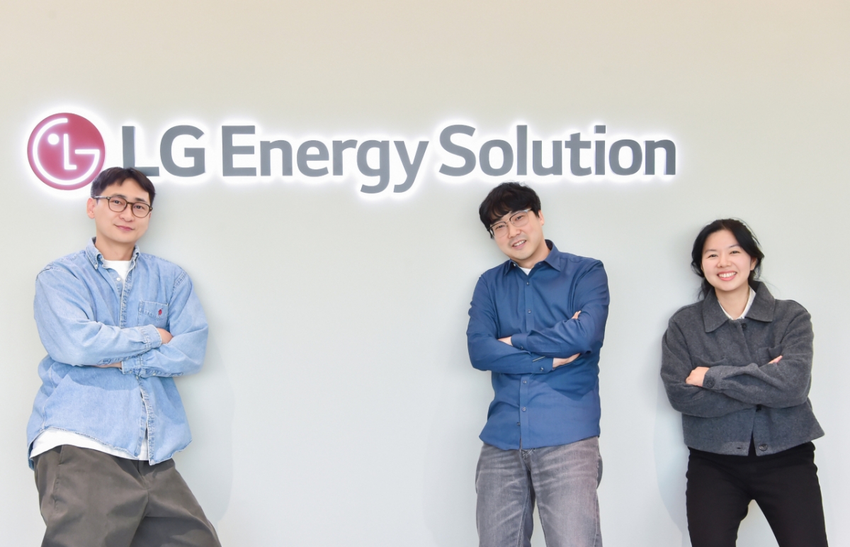 왼쪽부터 LG에너지솔루션 BMS개발그룹 서비스알고리즘개발팀의 노창석 책임, 조재영 팀장, 서보경 책임./사진제공=LG에너지솔루션 