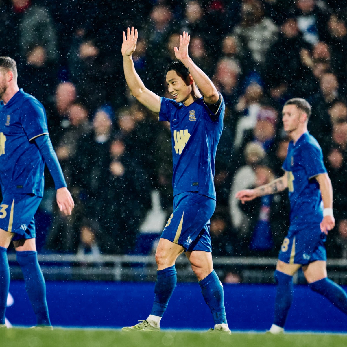 버밍엄 시티 백승호가 2일(한국시간) 영국 버밍엄의 세인트앤드루스 스타디움에서 열린 왓포드와의 2025~2026 잉글랜드 프로축구 챔피언십(2부) 18라운드 홈경기에서 전반 31분 중거리 슈팅으로 골을 넣은 뒤 골 세리머니를 하고 있다. /사진=버밍엄시티 SNS 캡처