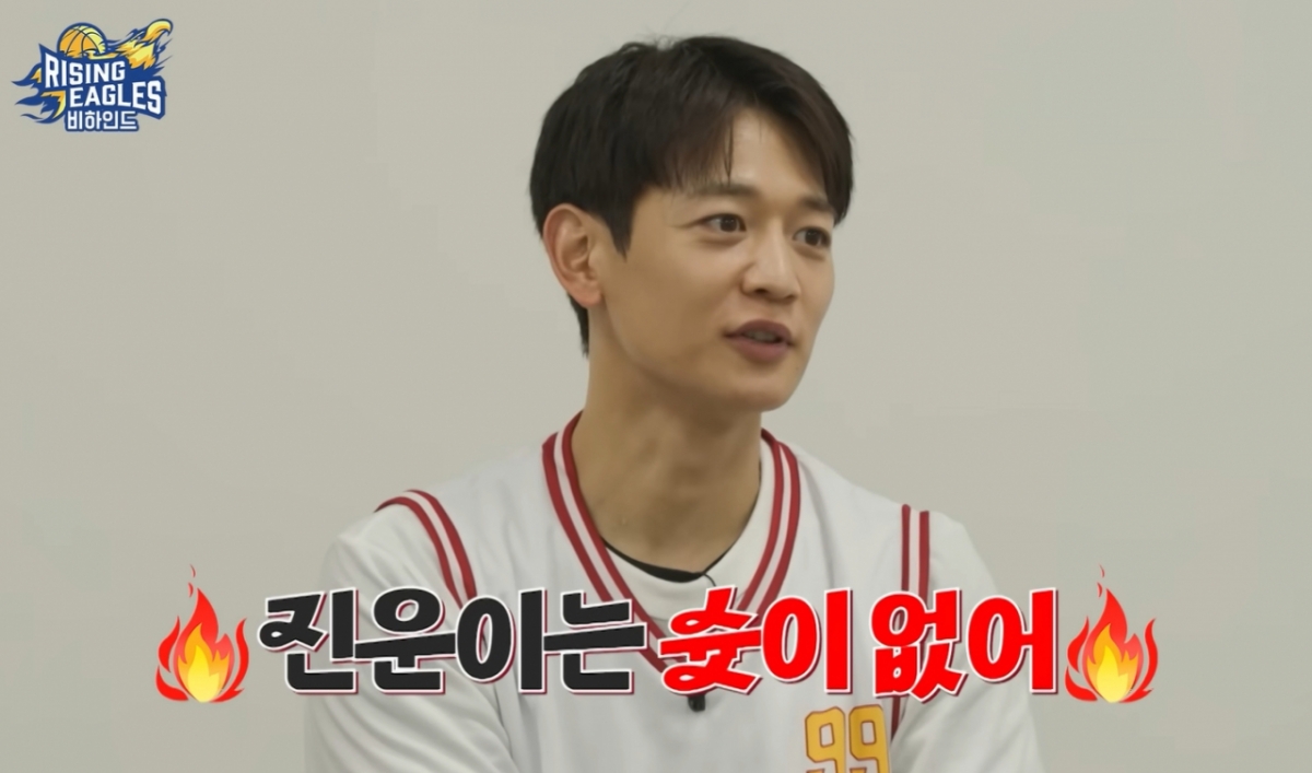 감독, 코치진과 첫 만남을 회상하는 최민호. /사진=유튜브 채널 '열혈농구단' 갈무리