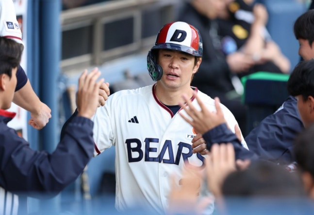 두산 베어스에서 활약했던 시절 김재환의 모습. /사진=두산 베어스