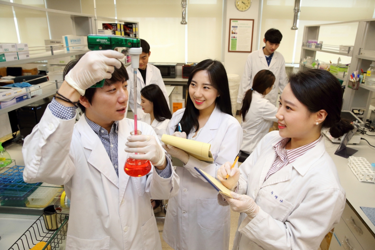 계명대 약학대학 재학생들./사진제공=계명대