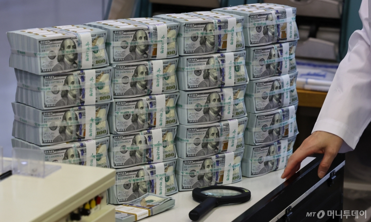 11월말 외환보유액 4307억달러…3년3개월 만에 최대 - 머니투데이