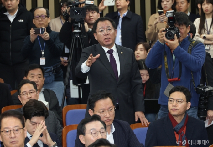 이상휘 국민의힘 의원이 12일 서울 여의도 국회에서 열린 2024 국민의힘 원내대표 선출 의원총회에서 이야기하고 있다. /사진=뉴시스