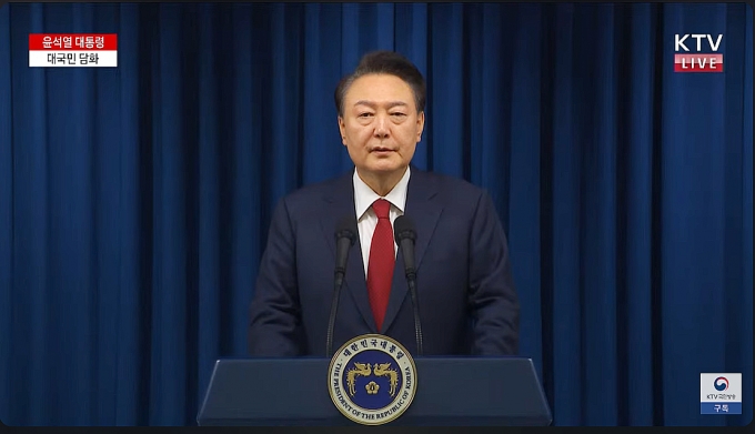 윤석열 전전 대통령이 지난해 12월7일 서울 용산 대통령실 청사에서 계엄 선포 관련 대국민 담화를 하고 있다./사진=뉴스1 